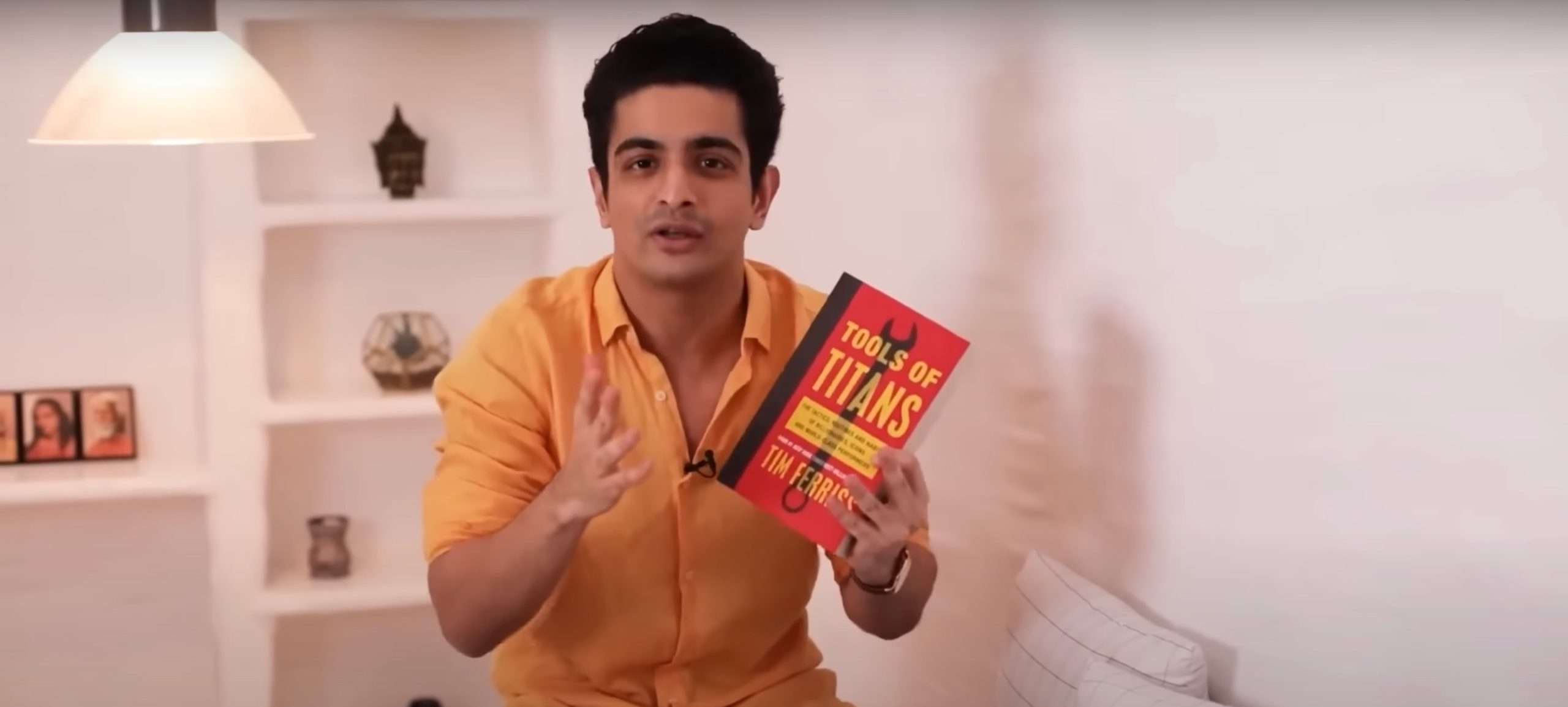 Ranveer recommending his favorite books.jpeg